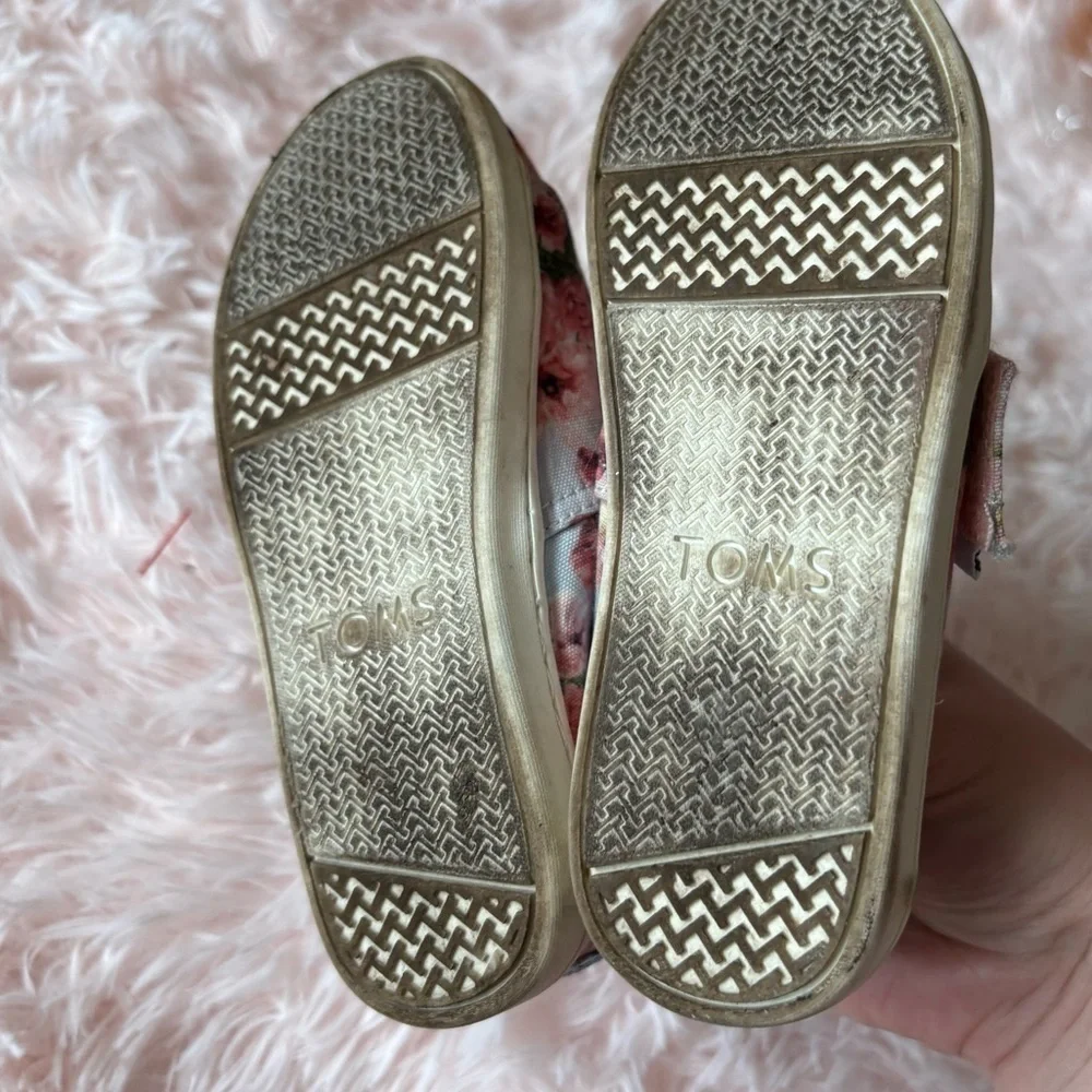 Tom’s Floral Slip-On Shoes Sz 11 Pink Kids Shoes